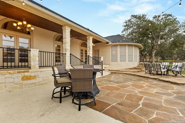$1,079,000 | 372 Shady, New Braunfels, TX 78132