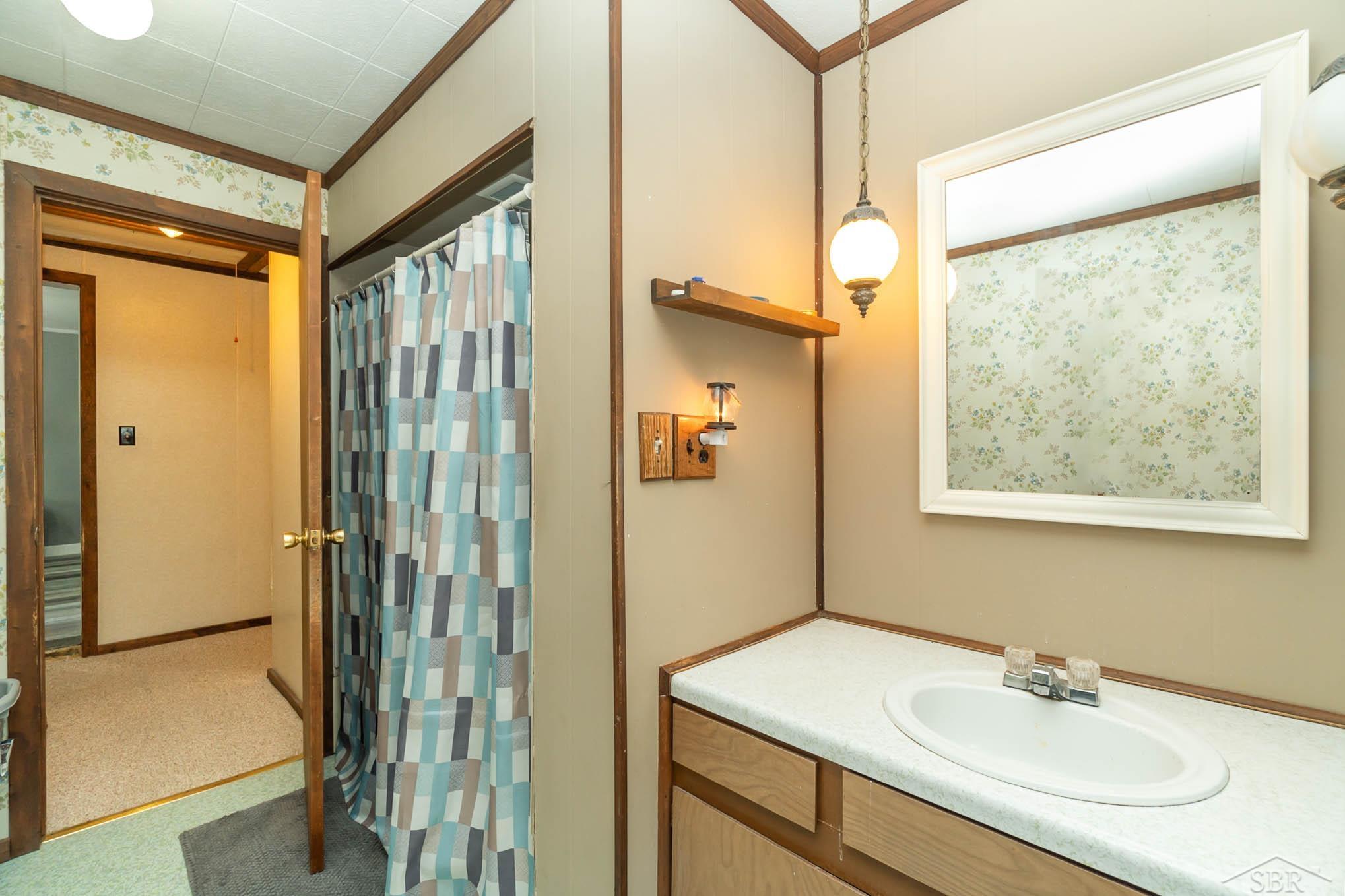 1060 Pine Road Bay City, MI 48706 - Photo 15 of 25 Bathroom