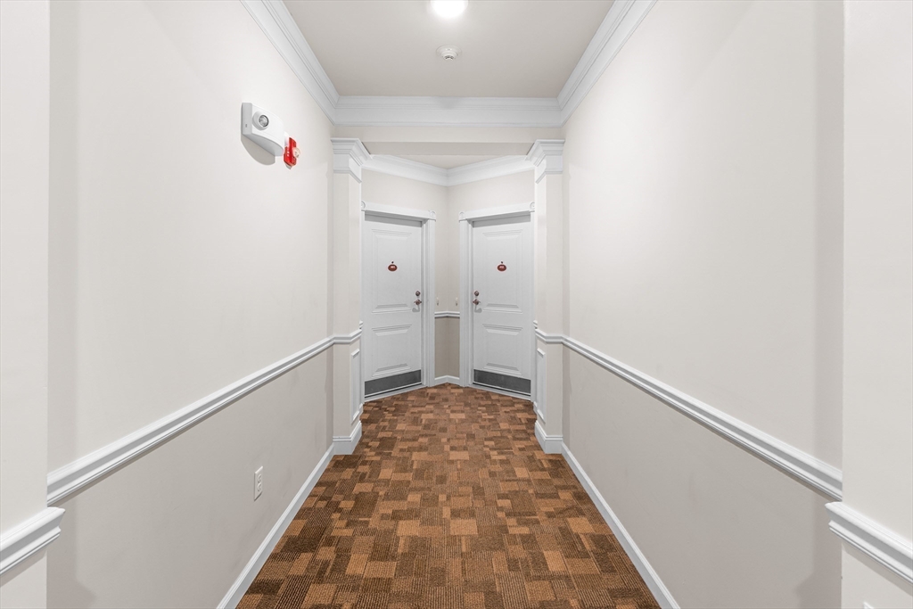 428 John Mahar Highway, Unit 301 Braintree, MA 02184 - Photo 5 of 41 a hallway with a white walls