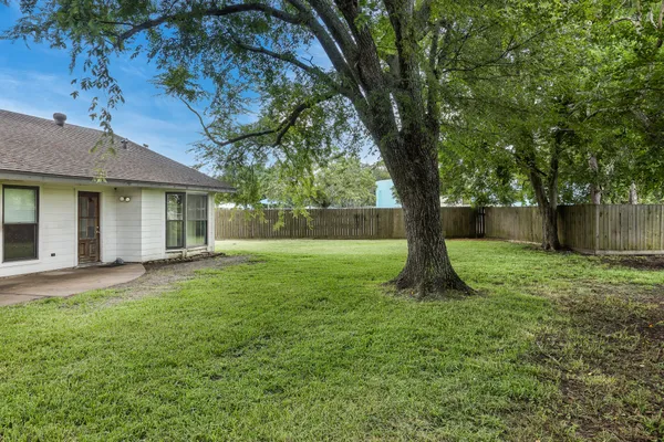 $2,350 | 1226 Ferndale Drive, Seabrook, TX 77586