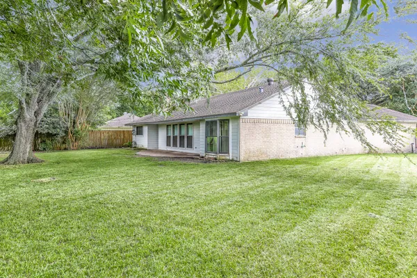 $2,350 | 1226 Ferndale Drive, Seabrook, TX 77586