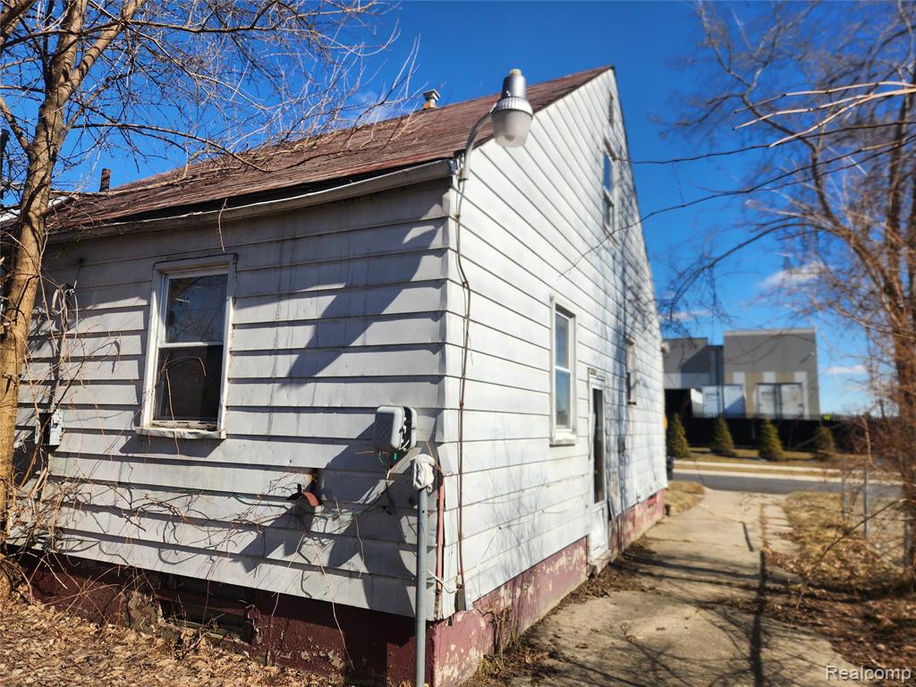 11669 Strathmoor Street Detroit, MI 48227 - Photo 7 of 26 Gallery Image 7