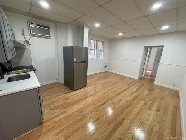 $1,800 | 9054 Fort Hamilton Parkway, Unit 1R | Bay Ridge
