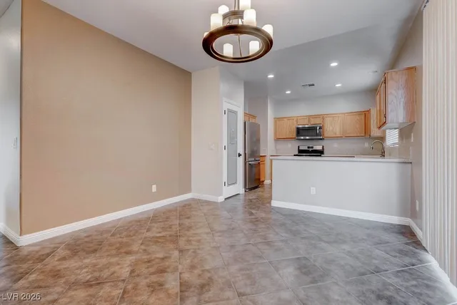 $2,000 | 1948 West Hammer Lane, North Las Vegas, NV 89031