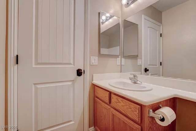 $2,000 | 1948 West Hammer Lane, North Las Vegas, NV 89031