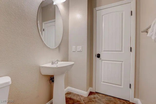 $2,000 | 1948 West Hammer Lane, North Las Vegas, NV 89031