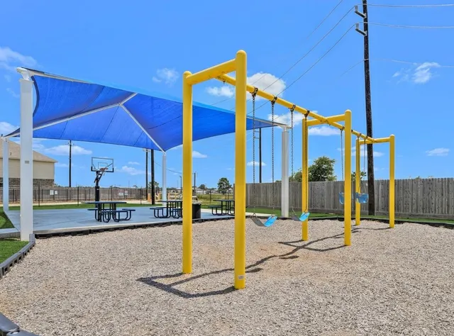 $344,900 | 23610 Zinfandel Drive, Alvin, TX 77511