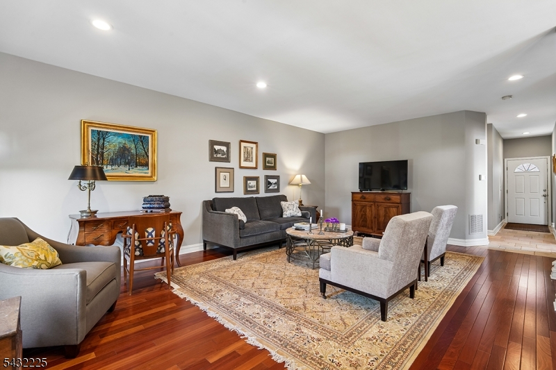 57 Southgate Road New Providence, NJ 07974 - Photo 7 of 35