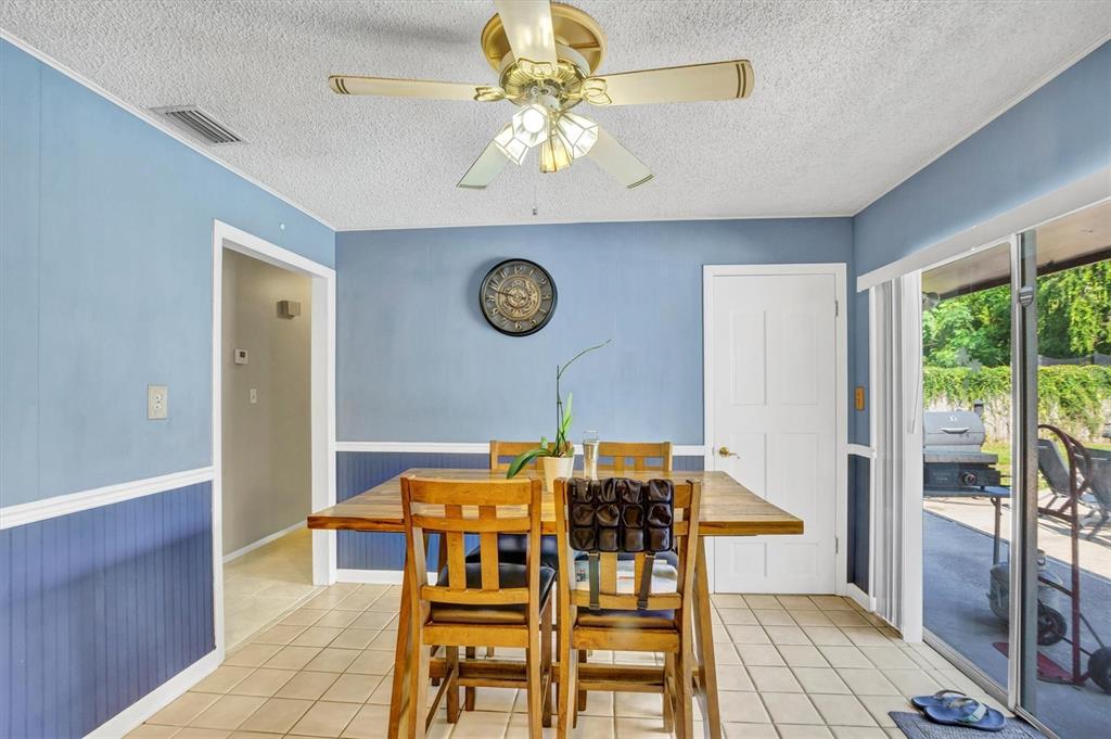 517 Marianna Road Auburndale, FL 33823 - Photo 18 of 37 a dining room with furniture and a large window