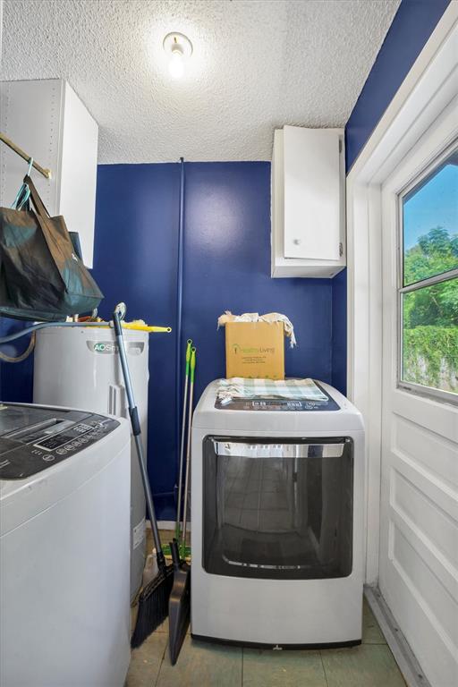 517 Marianna Road Auburndale, FL 33823 - Photo 22 of 37 a utility room with dryer and washer