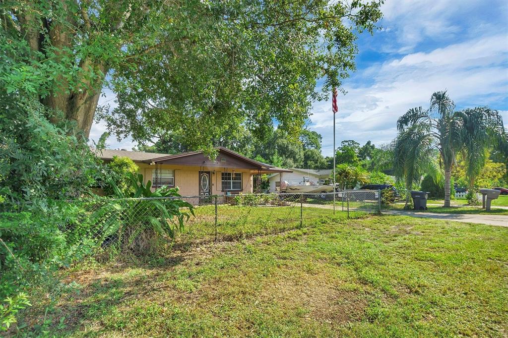 517 Marianna Road Auburndale, FL 33823 - Photo 36 of 37 a house with a big yard and large trees