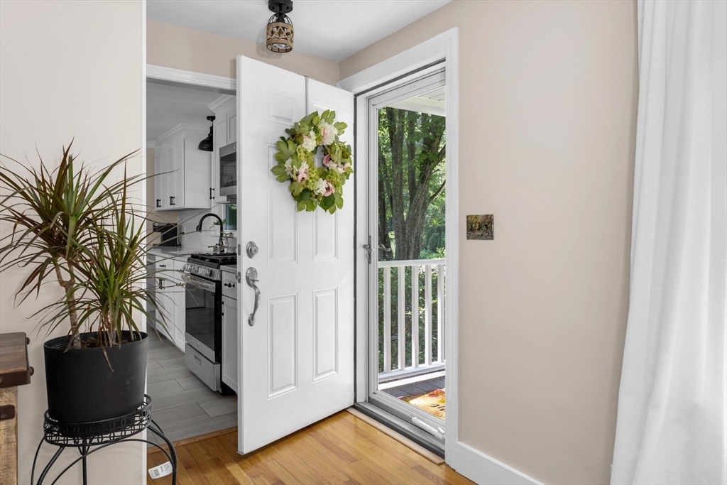314 Pleasant Street Franklin, MA 02038 - Photo 7 of 40