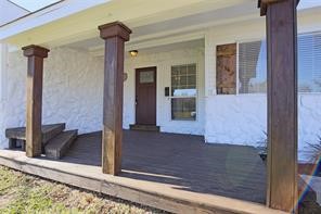 506 Azalea Street Lake Jackson, TX 77566 - Photo 3 of 15