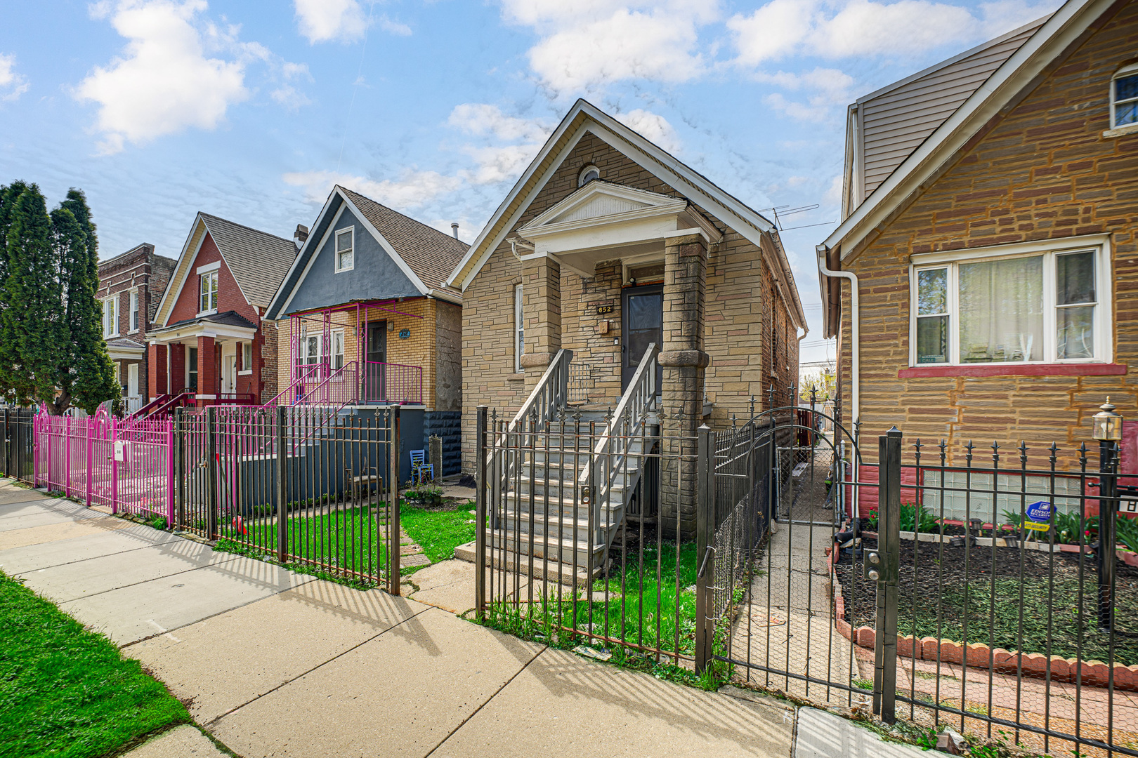 852 North Harding Avenue Chicago, IL 60651 - Photo 3 of 16
