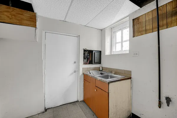 $125,000 | 852 North Harding Avenue, Chicago, IL 60651