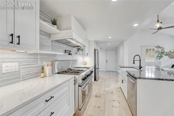 $1,289,999 | 1636 Lakemoor Drive, Florissant, CO 80816