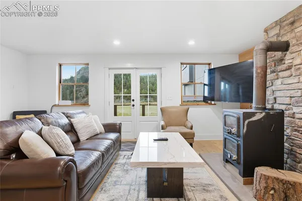 $1,289,999 | 1636 Lakemoor Drive, Florissant, CO 80816