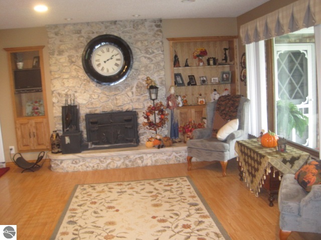 7231 East Jefferson Road Breckenridge, MI 48615 - Photo 5 of 17 1778325-4.JPG