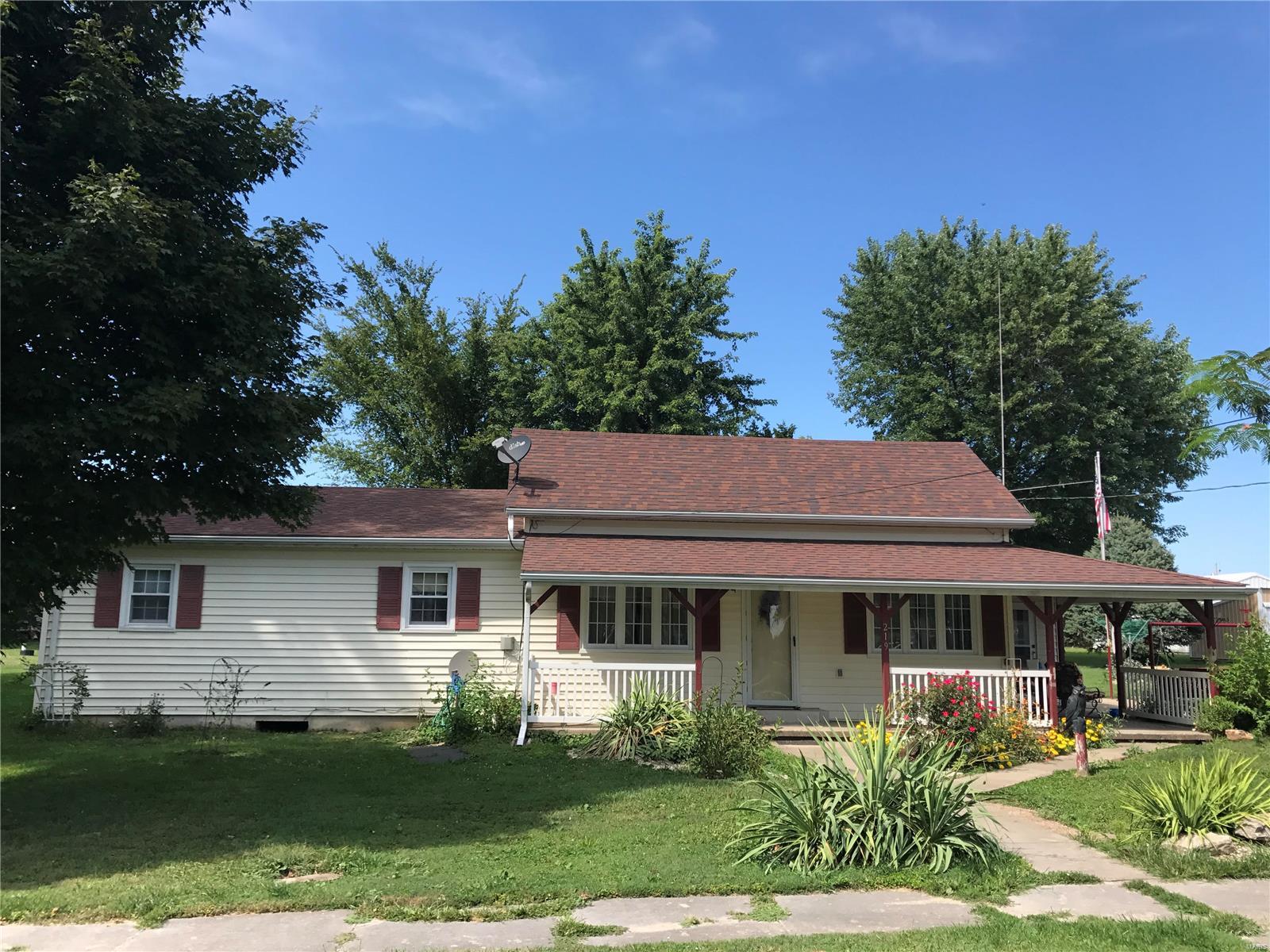219 Bridge Street Fieldon, IL 62031 - Photo 1 of 31