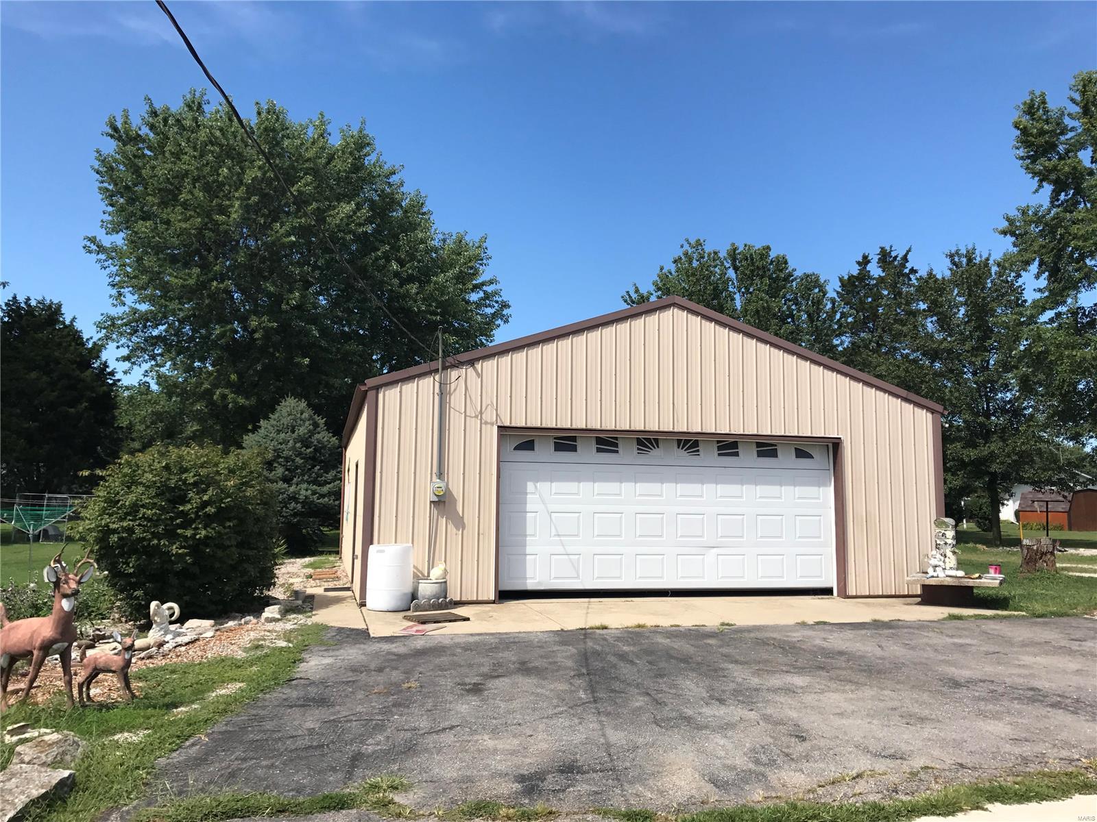 219 Bridge Street Fieldon, IL 62031 - Photo 2 of 31