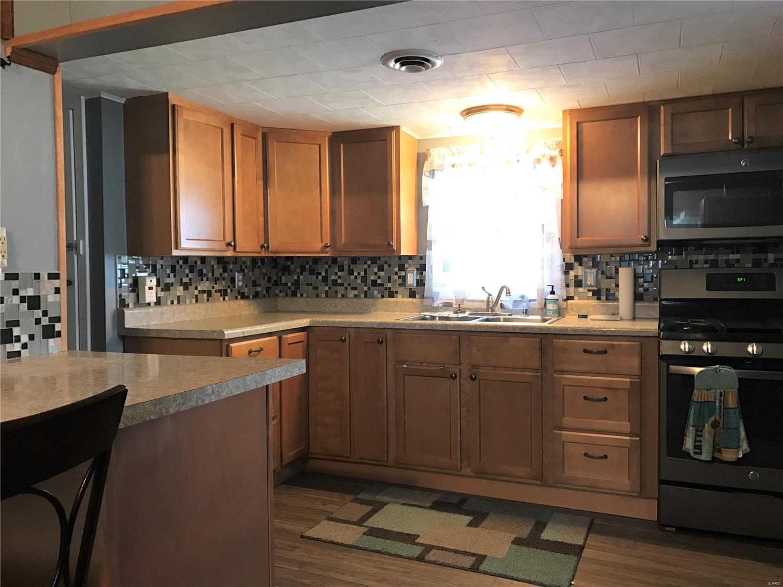 219 Bridge Street Fieldon, IL 62031 - Photo 4 of 31