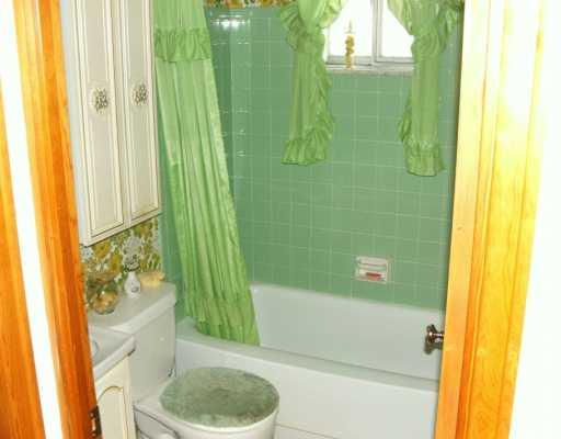 226 Prestley Road Bridgeville, PA 15017 - Photo 5 of 7 Master Bath/Spa.