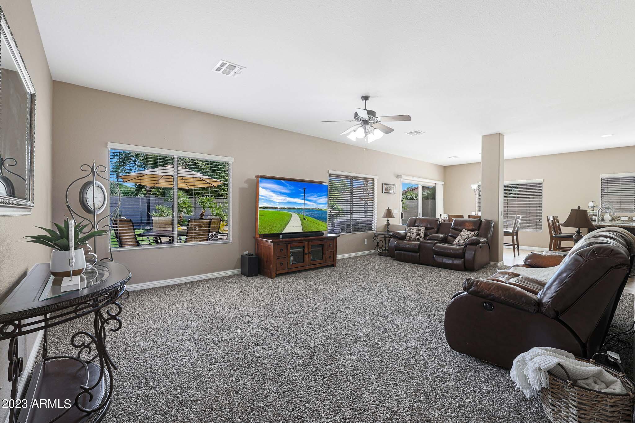 985 South Roles Drive Gilbert, AZ 85296 - Photo 4 of 51 B (10)