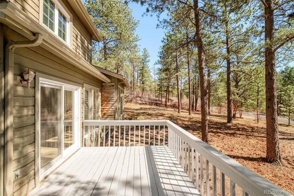 a view of yard with tree in the background