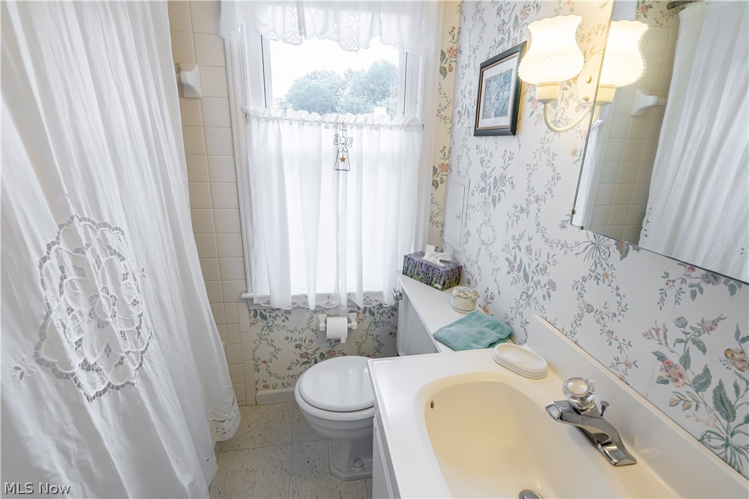 993 Argonne Road Cleveland, OH 44121 - Photo 8 of 34