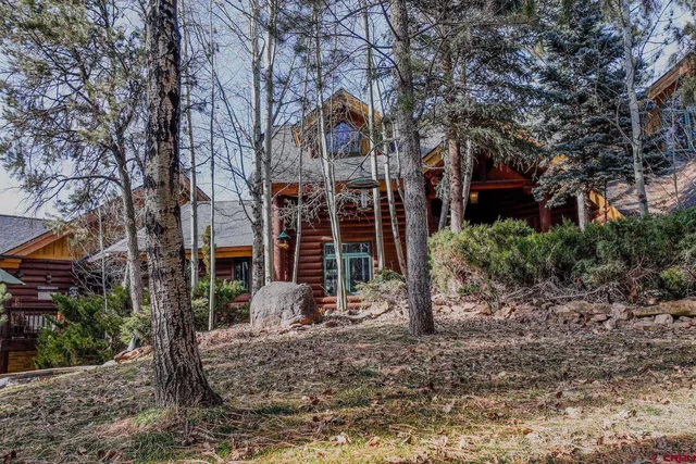 a bed room with a bed