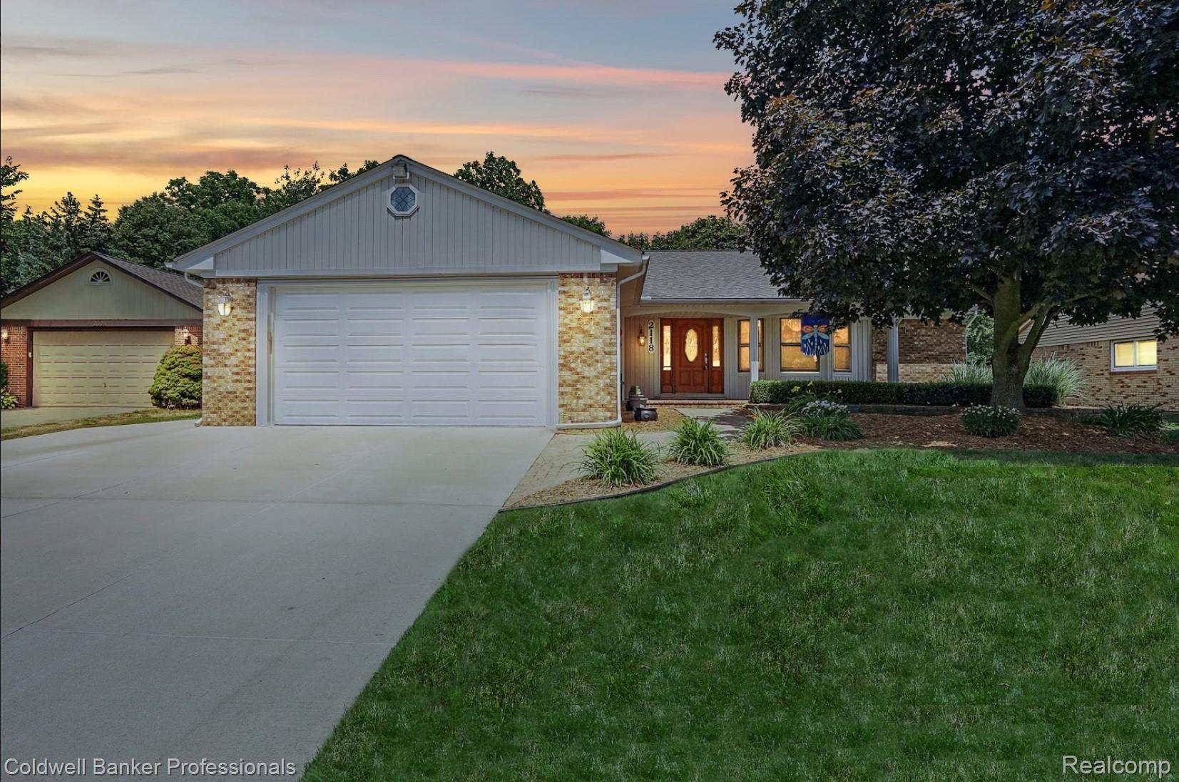 2118 Warrington Road Rochester, MI 48307 - Photo 1 of 52 14DEE058-9B7A-4442-9E6E-62E7417CC02E.jpeg