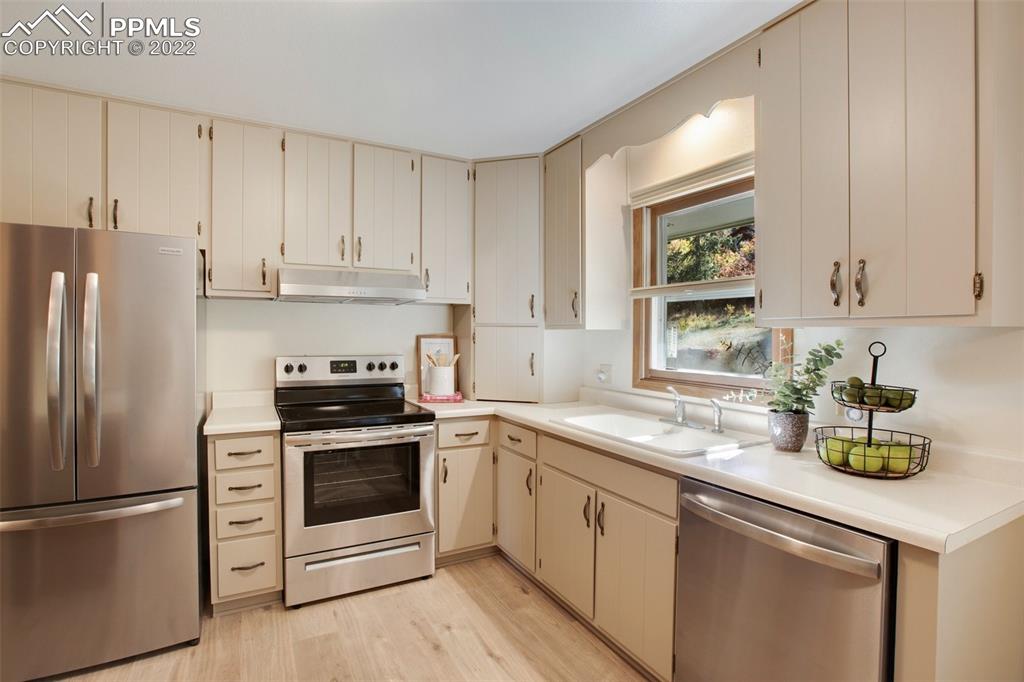 9610 Mohawk Trail Cascade, CO 80809 - Photo 11 of 38 a kitchen with stainless steel appliances granite countertop a refrigerator sink and stove