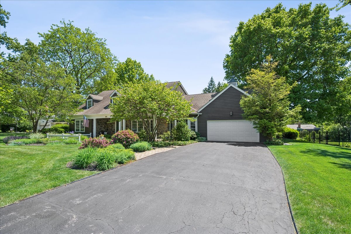 253 Summerfield Road Northbrook, IL 60062 - Photo 2 of 46 front view of a house with a yard