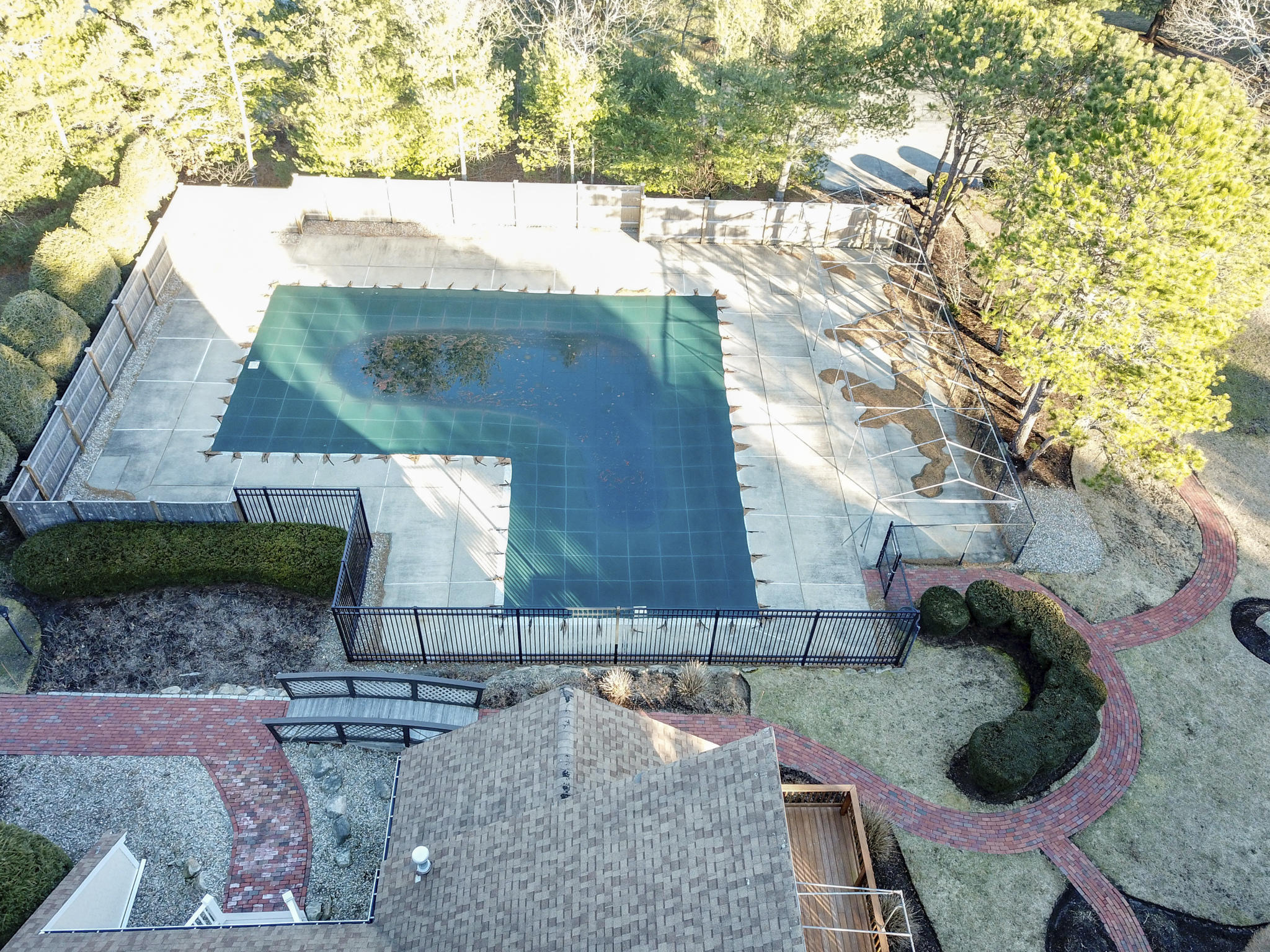 52 Shellback Way, Unit H Mashpee, MA 02649 - Photo 20 of 20 a backyard of a house with outdoor seating