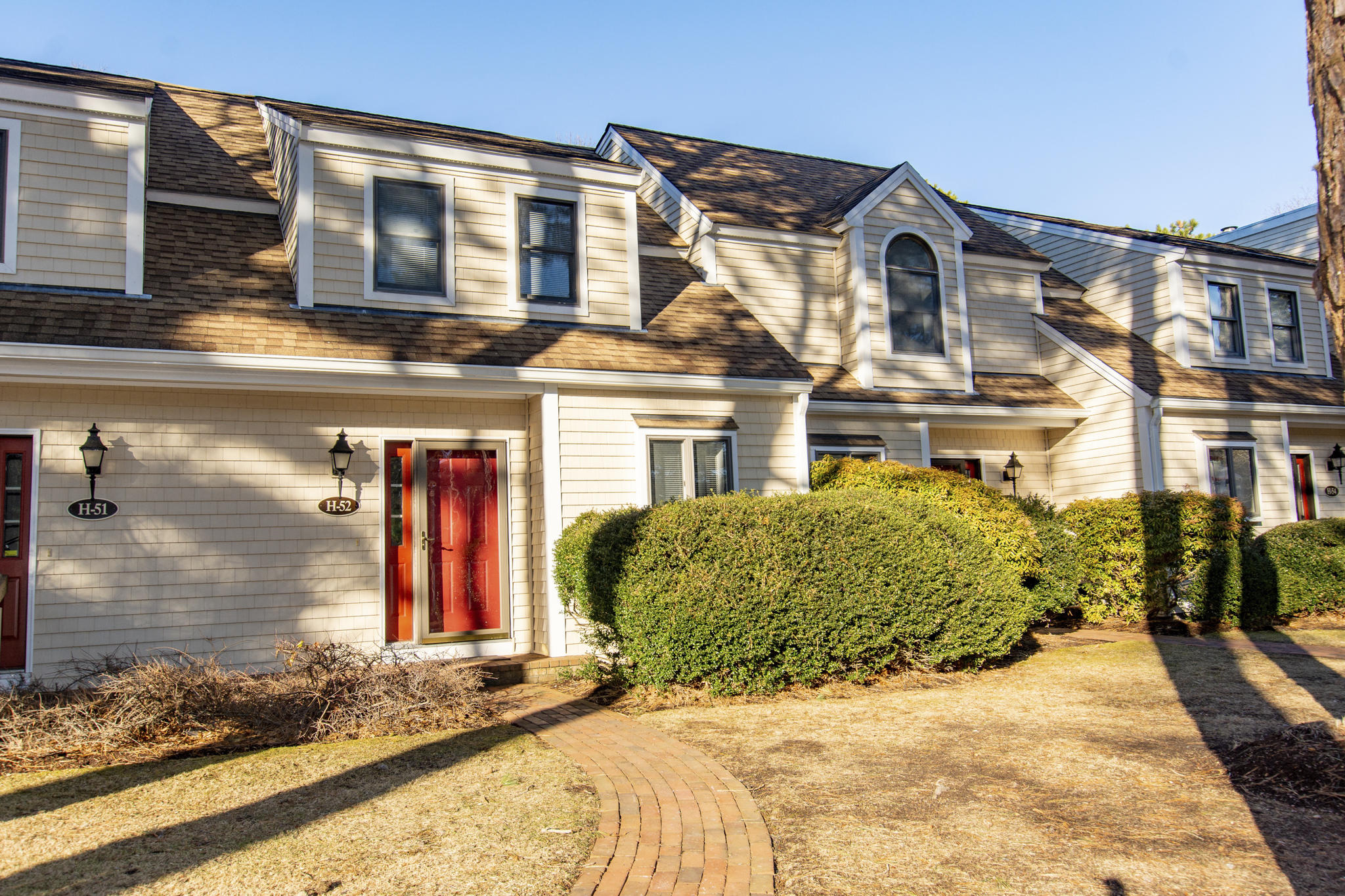 52 Shellback Way, Unit H Mashpee, MA 02649 - Photo 2 of 20 a front view of a house