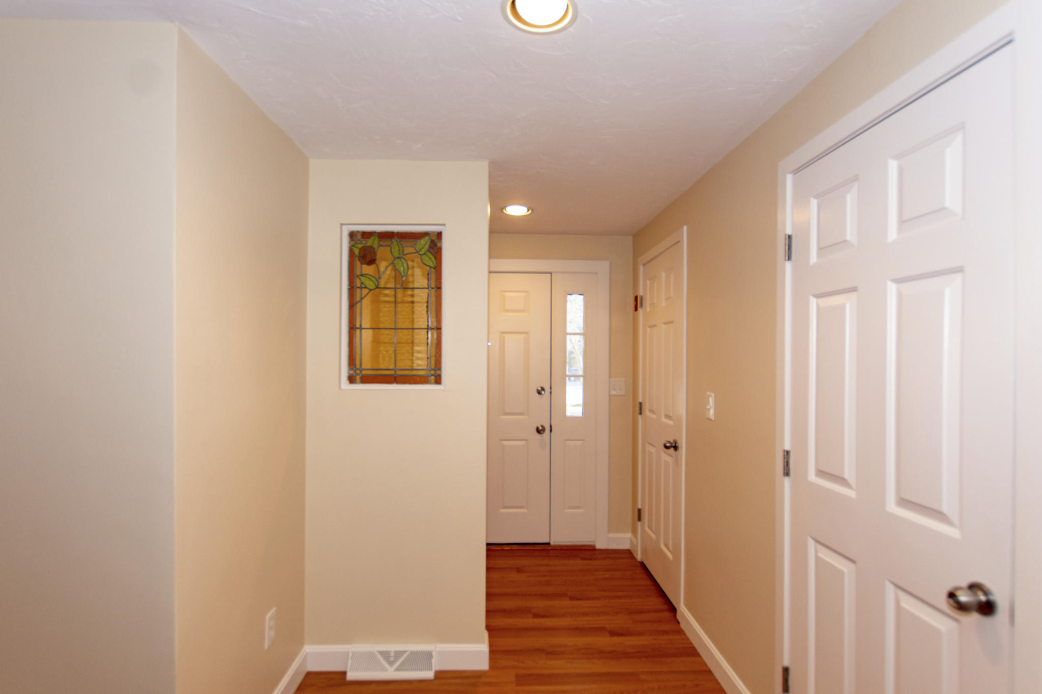 52 Shellback Way, Unit H Mashpee, MA 02649 - Photo 3 of 20 a view of a hallway with wooden floor and a bathroom