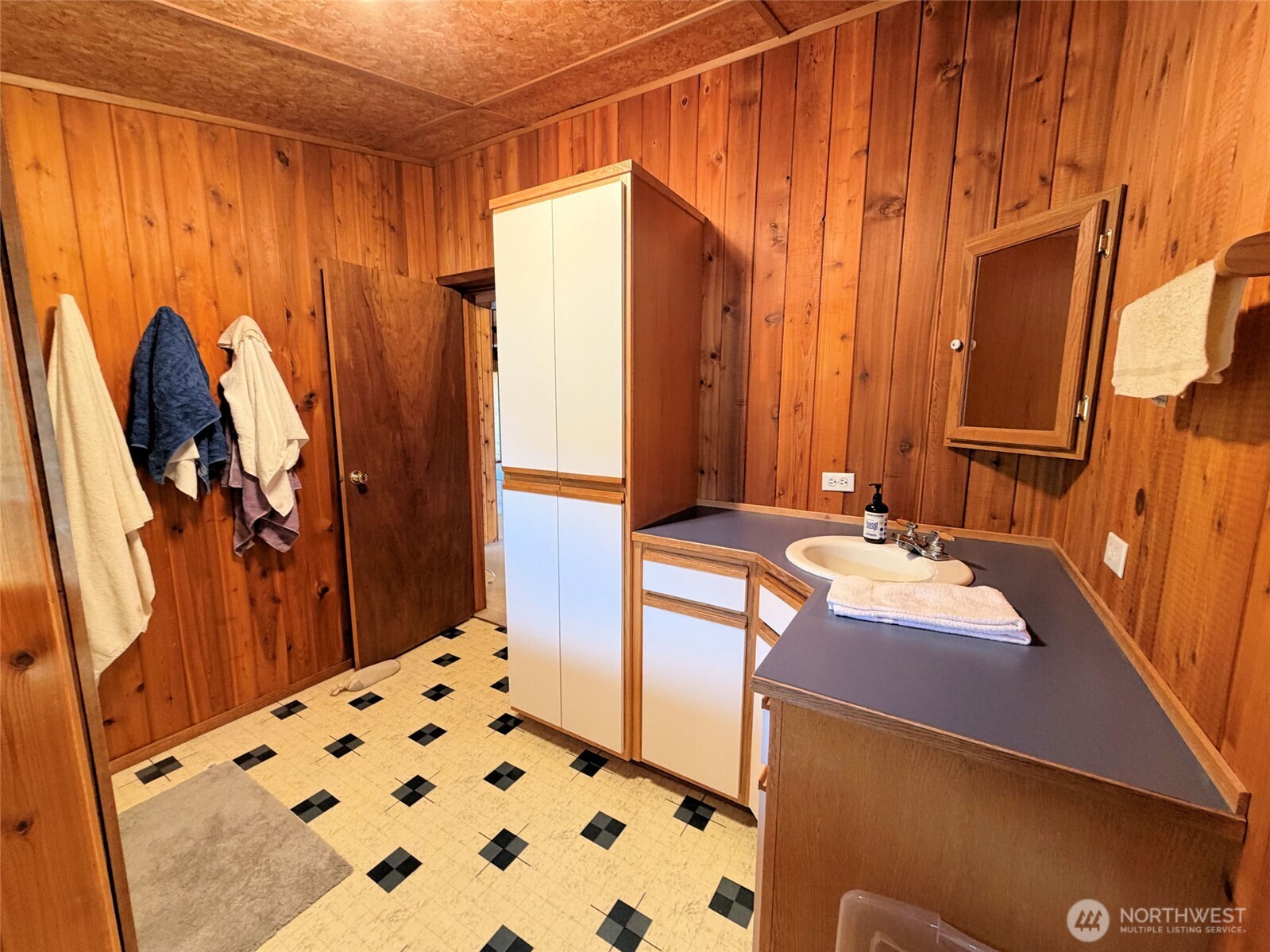 41238 Sterling Valley Road North Lincoln, WA 99147 - Photo 15 of 39 a bathroom with a sink and a mirror