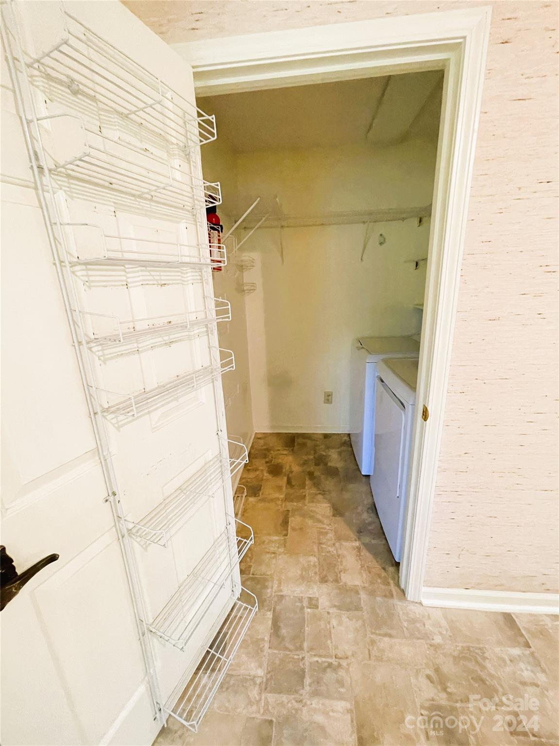 101 Independence Trail Morganton, NC 28655 - Photo 18 of 45 a bathroom with a tub