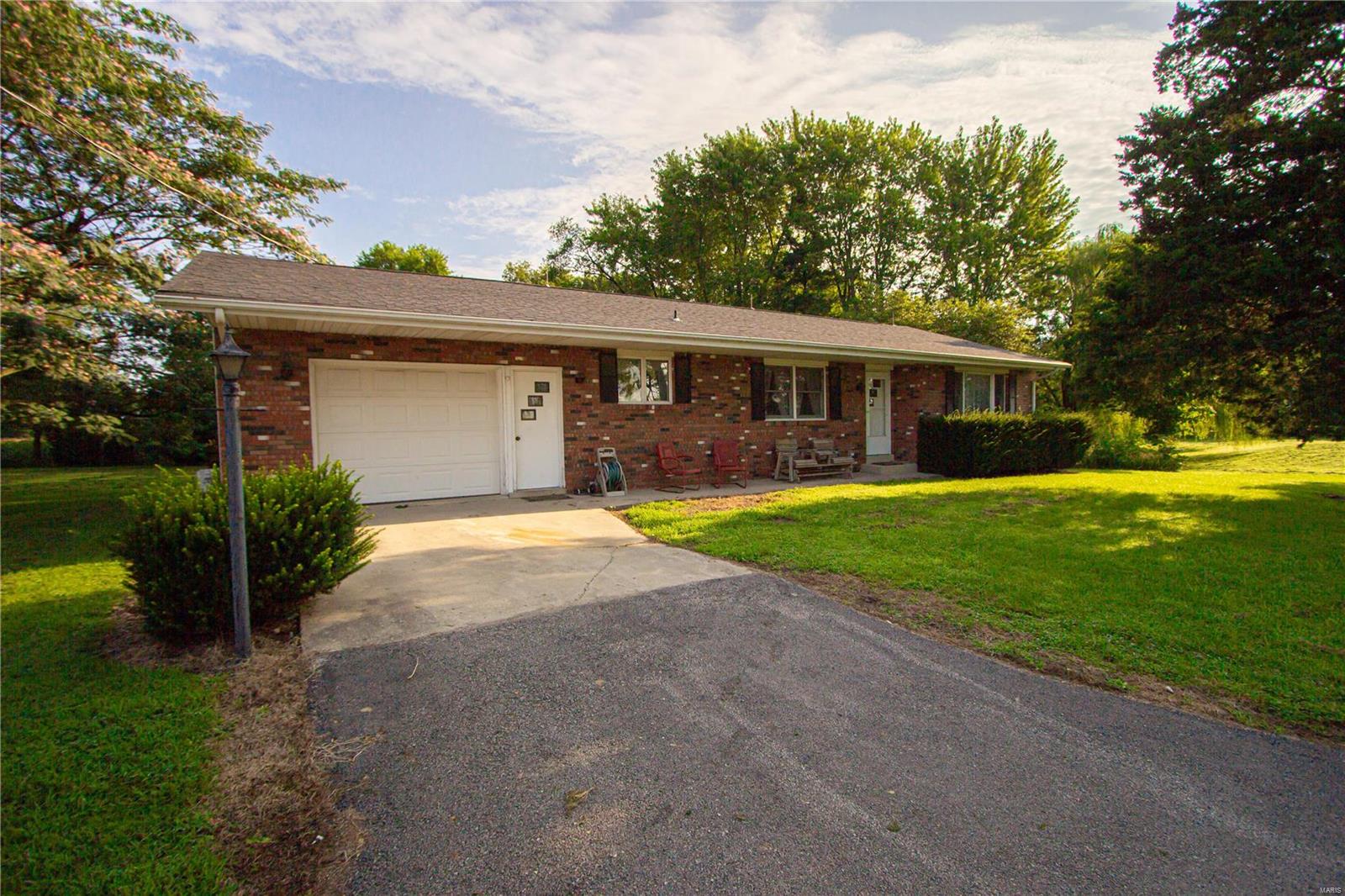 5425 State Rte 4 Alhambra, IL 62001 - Photo 1 of 24