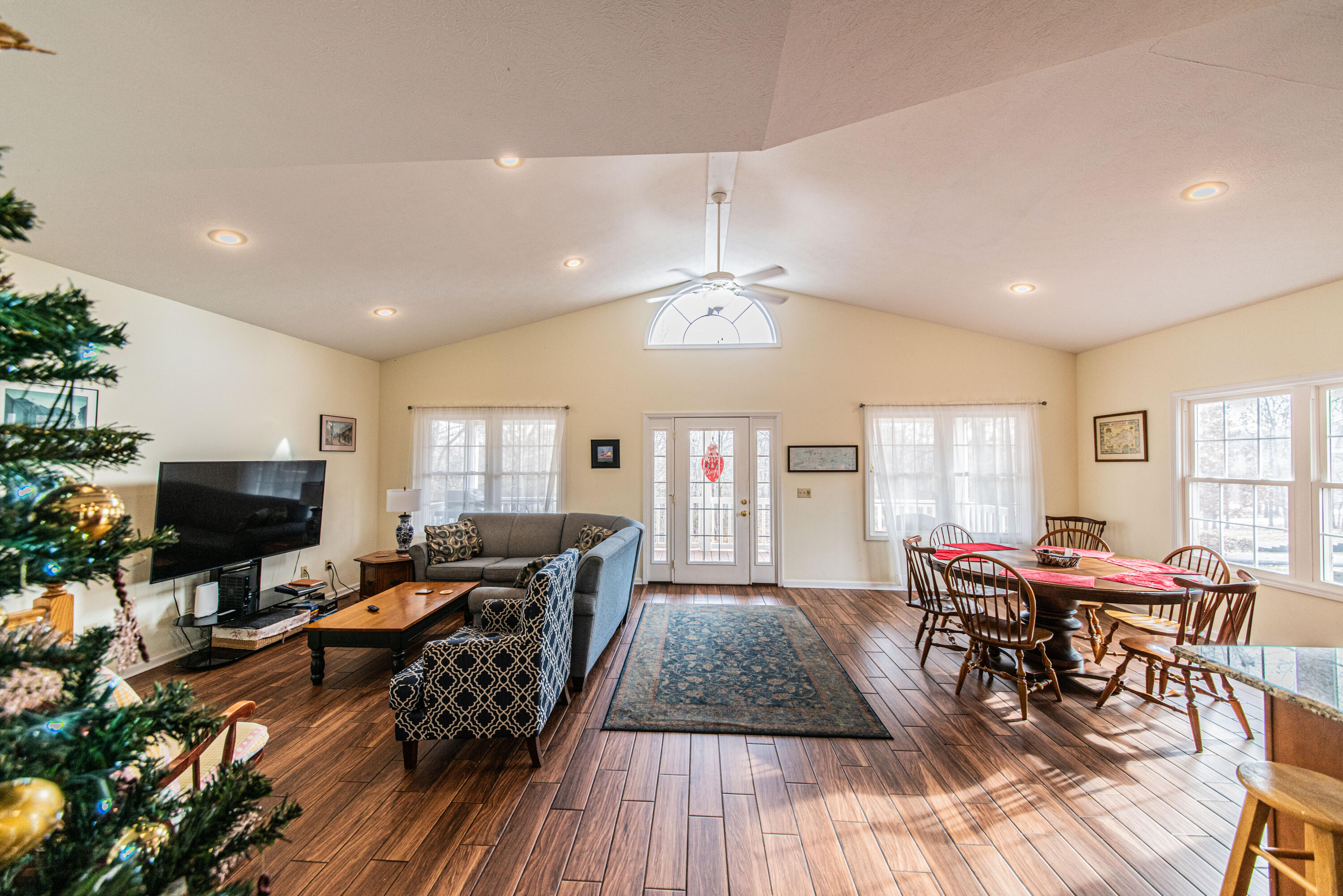 444 East Commerce Avenue Grand Rivers, KY 42045 - Photo 4 of 18 _DSC6990