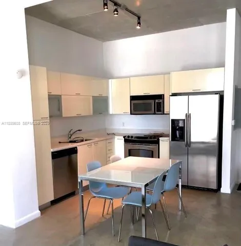 $2,425 | 234 Northeast 3rd Street, Unit LPH09, Miami, FL 33132