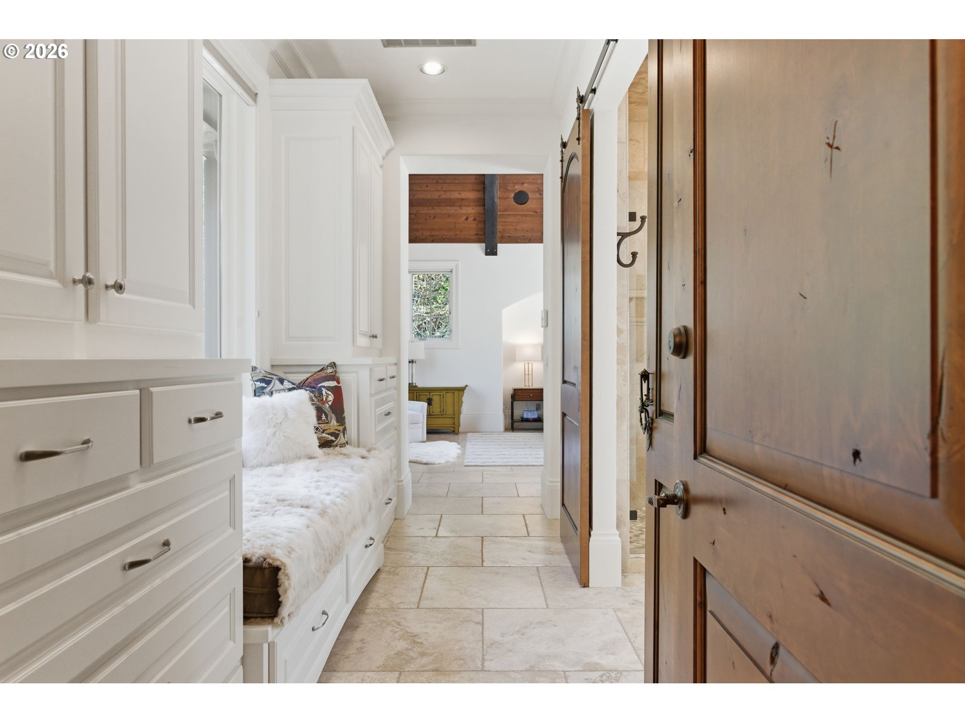 951 Atwater Road Lake Oswego, OR 97034 - Photo 20 of 46 a en suite bathroom with a sink and mirror