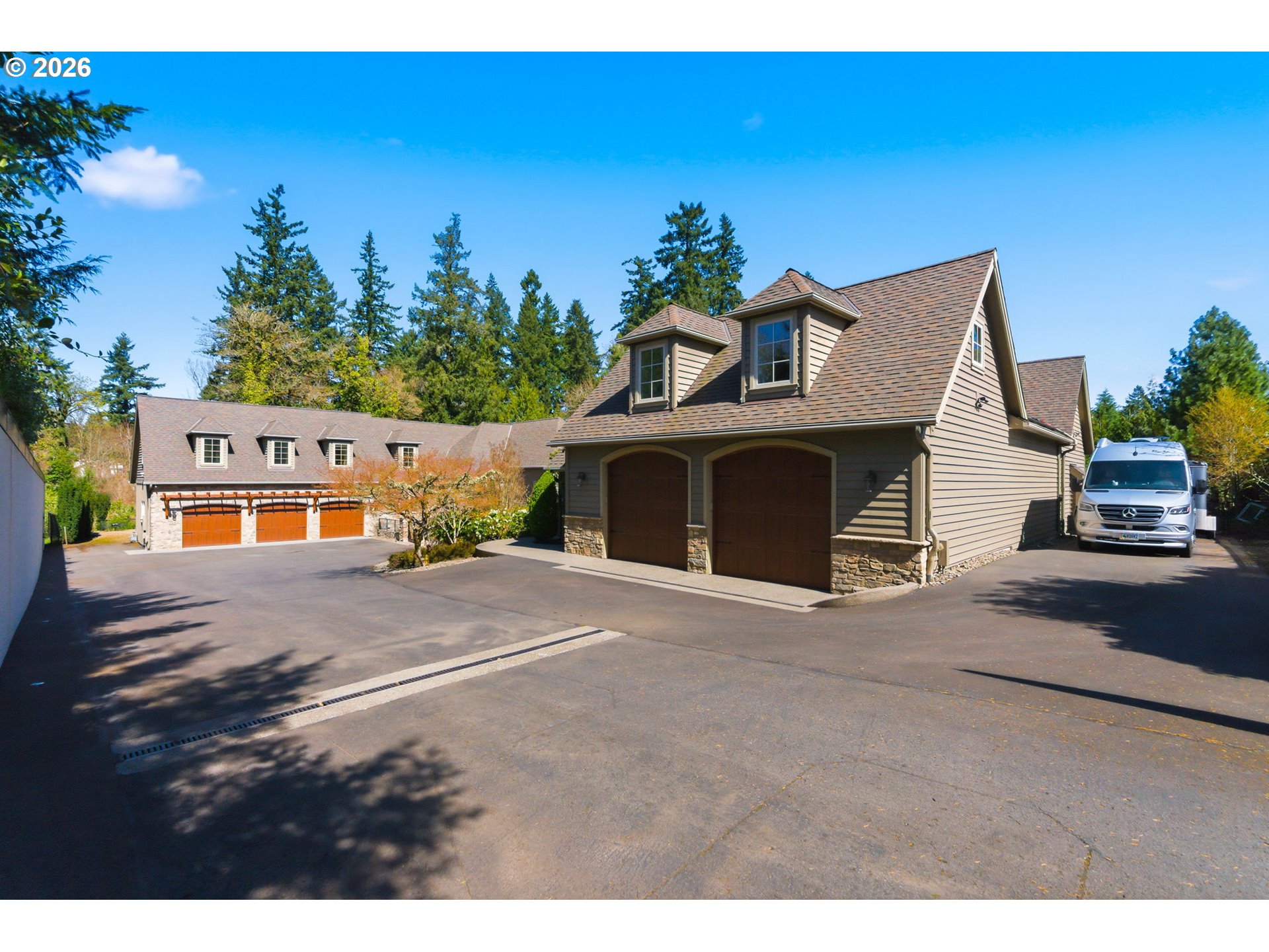 951 Atwater Road Lake Oswego, OR 97034 - Photo 40 of 46 a front view of a house with a yard