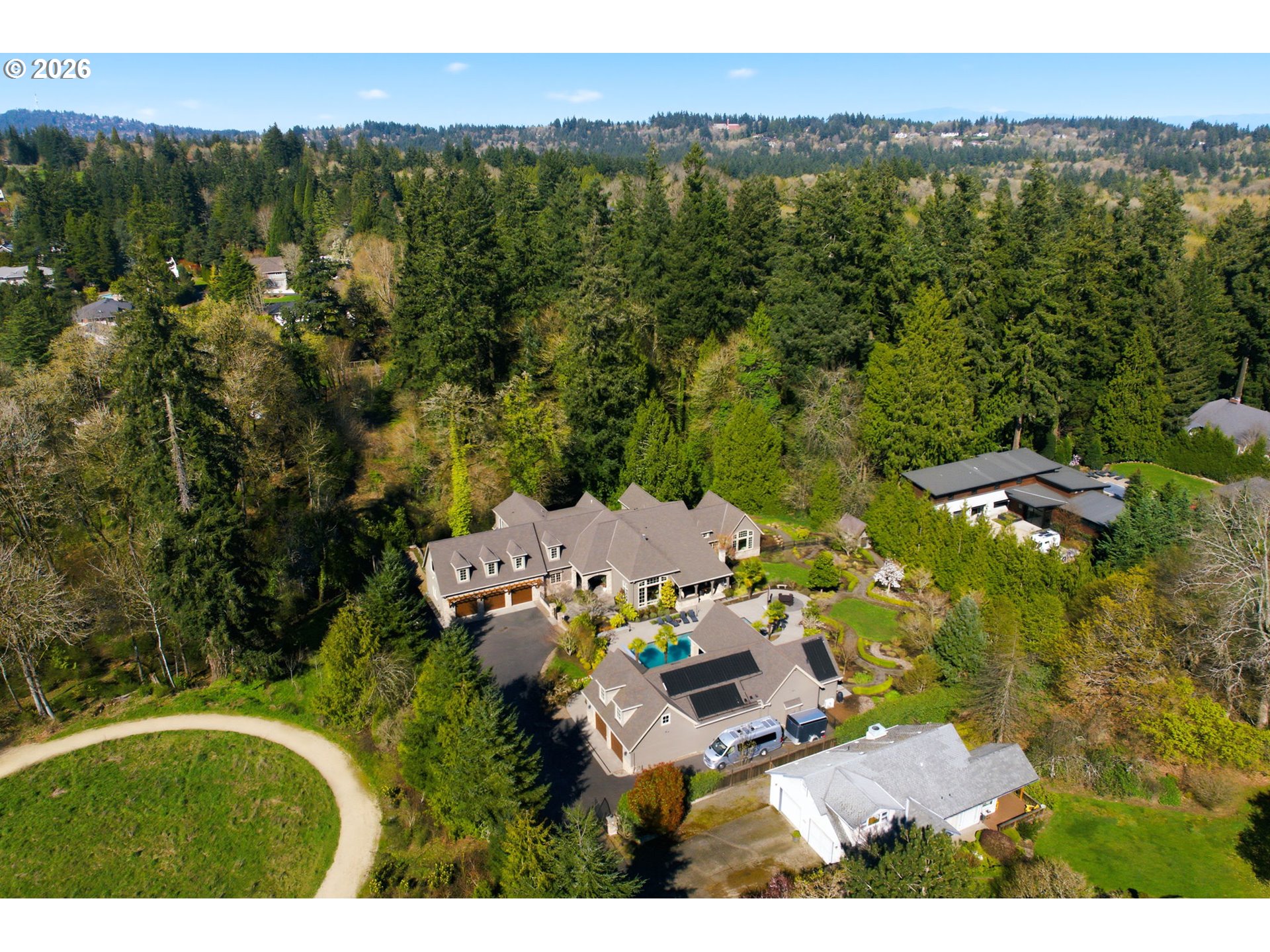 951 Atwater Road Lake Oswego, OR 97034 - Photo 4 of 46 a view of a city