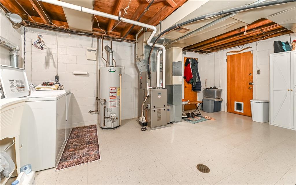 160 Siebert Road Pittsburgh, PA 15237 - Photo 23 of 31 a view of walk in closet