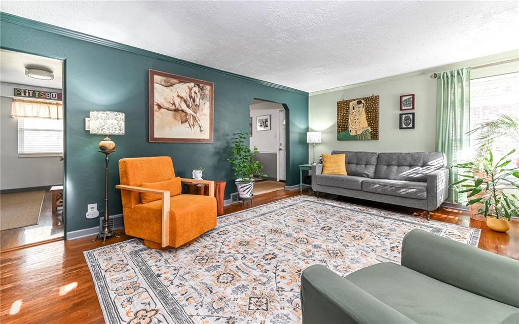 160 Siebert Road Pittsburgh, PA 15237 - Photo 3 of 31 a living room with furniture rug and window