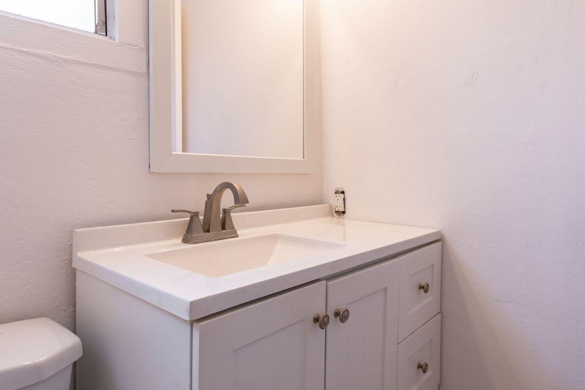 718 Cook Avenue Santa Barbara, CA 93101 - Photo 13 of 21 photo_offline_023