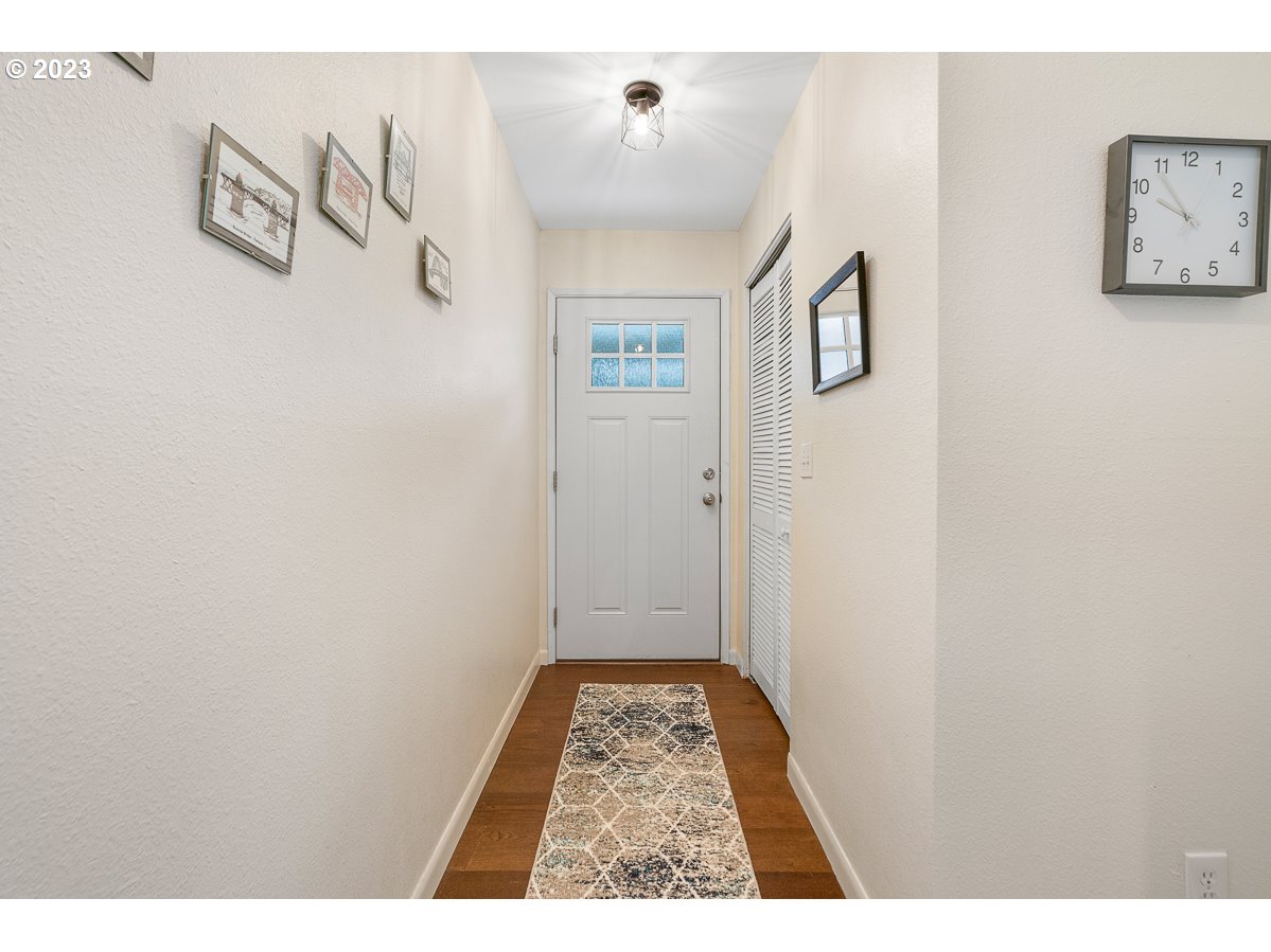 4308 Southwest Dickinson Street, Unit 15 Portland, OR 97219 - Photo 2 of 35