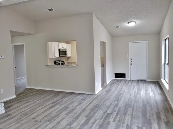 $1,895 | 1415 Smokehouse Street, Mesquite, TX 75149