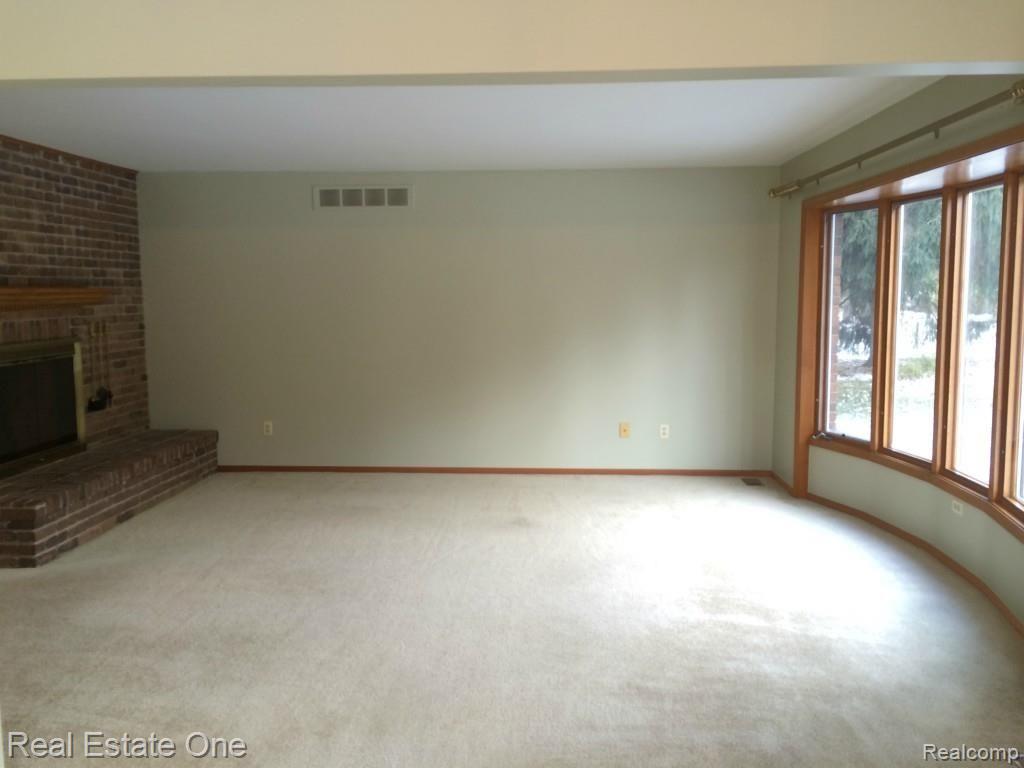 750 Leinster Road Rochester, MI 48309 - Photo 9 of 29 IMG_5777.jpg